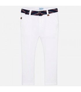 PANTALÓN CHINO CON CINTURON DE LA MARCA MAYORAL