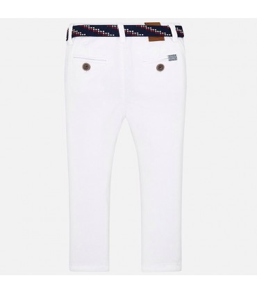 PANTALÓN CHINO CON CINTURON DE LA MARCA MAYORAL