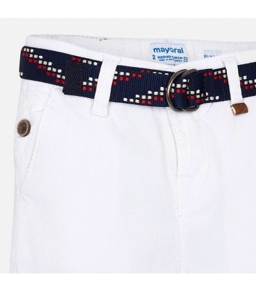 PANTALÓN CHINO CON CINTURON DE LA MARCA MAYORAL